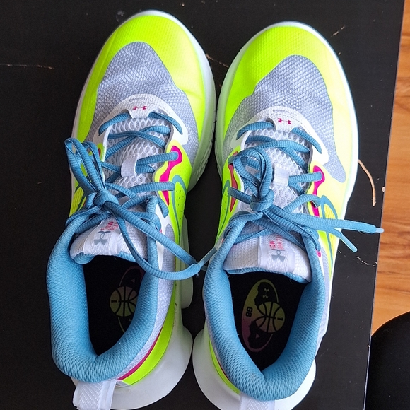 Under Armour women basketball shoes - Picture 5 of 5